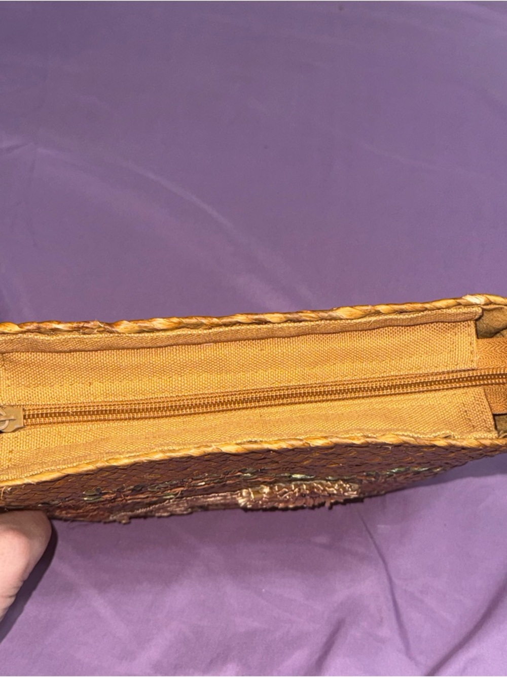 Woven Lion Embroidered Purse - Picture 5 of 9